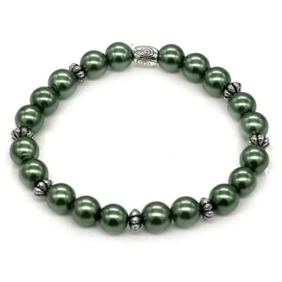 Olive green bracelet with silver spacers. - Picture 2 of 2